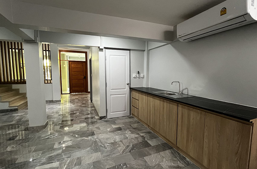 Townhouse in Srinakarin 